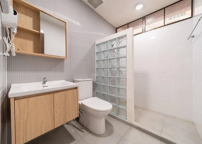Thonglor|spacious 4br4ba, Fast-wifi, Netflix, Shop Bangkok